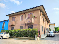 AMPIO TRILOCALE PIANO RIALZATO CON DUE BALCONI E BOX PRONTO DA ABITARE