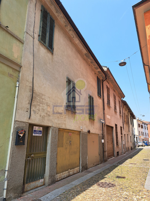 Casa Indipendente in ottima posizione del centro città – Piazza Antonella -