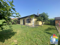 Villa Singola con Abitazione tutta su Unico Piano con giardino su quattro lati.