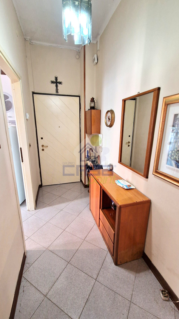 AMPIO BILOCALE CON BALCONI , CANTINA E GARAGE
