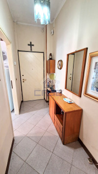 AMPIO BILOCALE  CON BALCONI , CANTINA E GARAGE