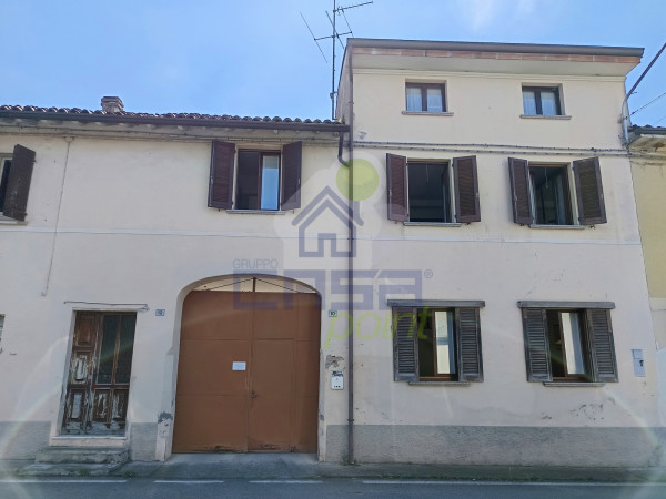 INCANTEVOLE CASA INDIPENDENTE NEL CUORE DEL BORGO SUL FIUME OGLIO