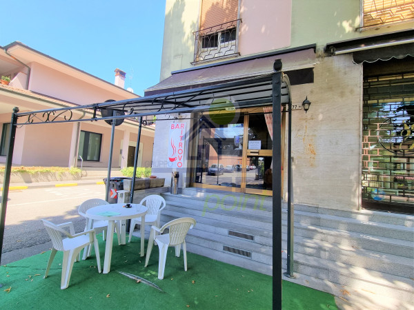 LOCALE COMMERCIALE con CANTINA