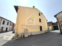 CASA INDIPENDENTE LIBERA SU 3 LATI PARZIALMENTE RISTRUTTURATA