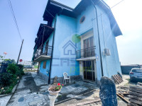 AMPIO TRILOCALE MANSARDATO IN VILLA
