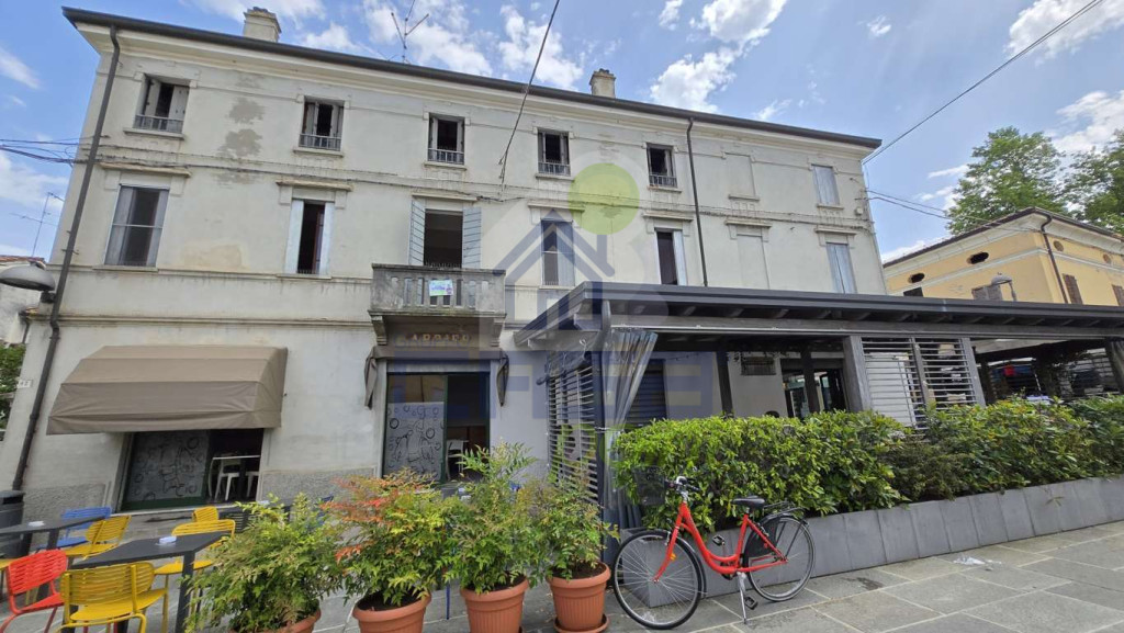bar e facciata