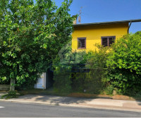 BIVILLA IMMERSA nel VERDE