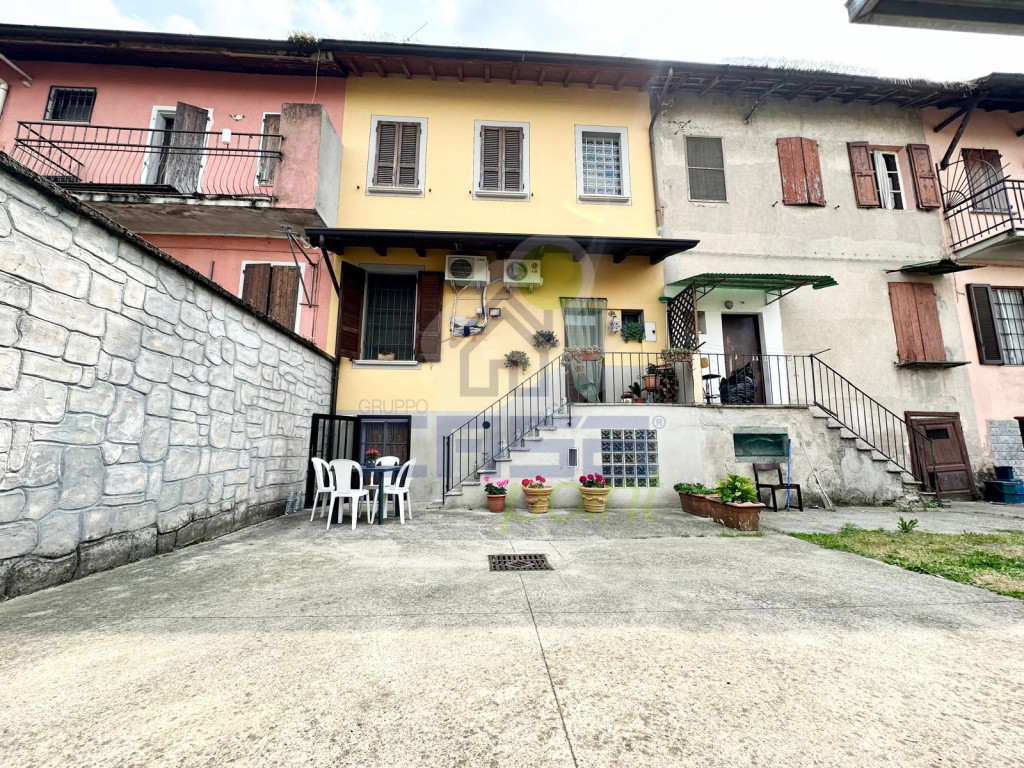 CORTILE-RETRO.jpg