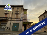 Ampia soluzione indipendente su due livelli con possibilità di garage