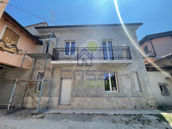CASA INDIPENDENTE SU TRE LATI IN FASE DI RISTRUTTURAZIONE