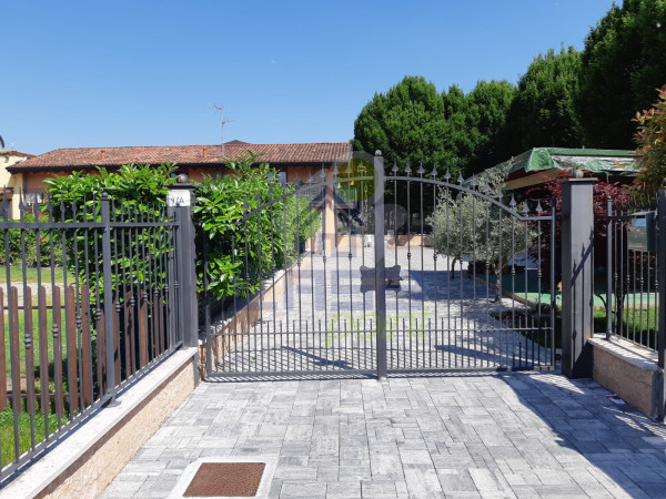 CASA A SCHIERA