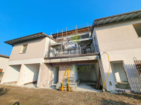 APPARTAMENTO SU 2 LIVELLI CON GIARDINO PRIVATO E GARAGE