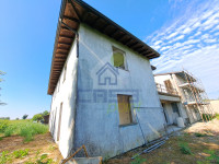 APPARTAMENTO SU 2 LIVELLI CON GIARDINO PRIVATO  E GARAGE