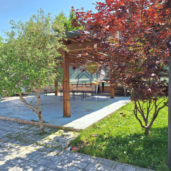 CASA DI LATO.