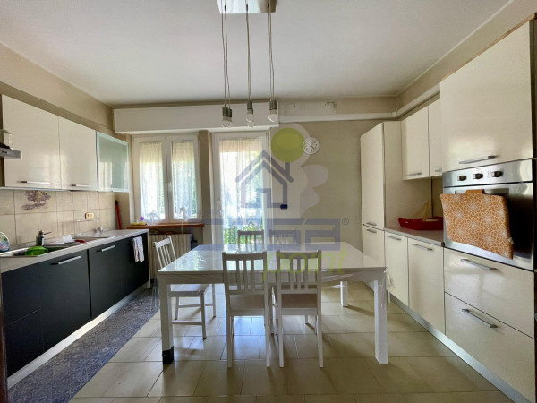 VILLA A SCHIERA RISTRUTTURATA CON GIARDINO, TAVERNA E BOX