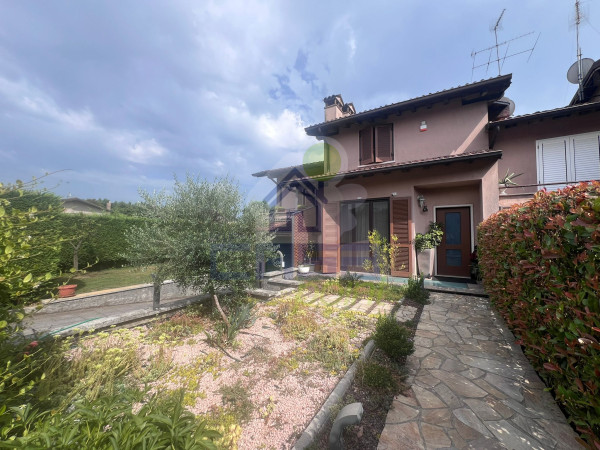 VILLETTA A SCHIERA DI TESTA CON GIARDINO, BOX DOPPIO E PANNELLI SOLARI