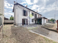 PORZIONE DI BI-VILLA CON TERRAZZO E BOX