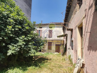 Casa autonoma con giardino privato e garage doppio