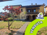 VILLA SINGOLA CON BOX DOPPIO E PORTICO