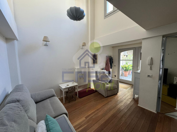 CASA INDIPENDENTE CON CORTILE E GIARDINO PRIVATO