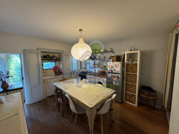 CASA INDIPENDENTE CON CORTILE E GIARDINO PRIVATO