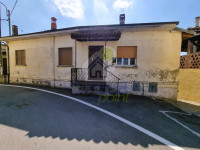 CASA INDIPENDENTE CON TERRENO – DA RISTRUTTURARE
