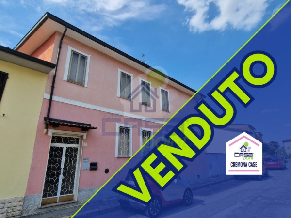 CASA SEMINDIPENDENTE CON DUE APPARTAMENTI IN ZONA S. AMBROGIO!