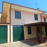 Porzione di villa bifamiliare libera e subito abitabile