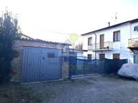 fronte abitazione con box