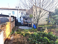 CASA AUTONOMA CON BOX,CORTILE E GIARDINO