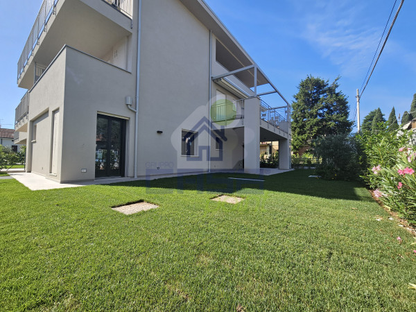 Trilocale signorile con giardino privato