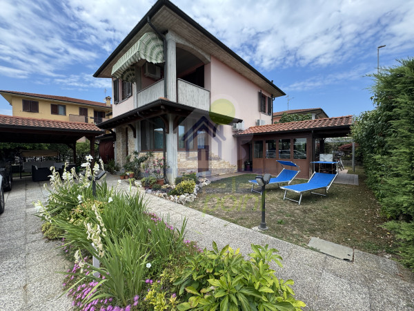 ESCLUSIVA VILLA INDIPENDENTE DI PREGIO