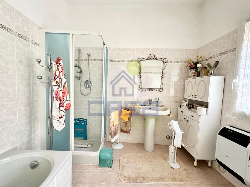 BAGNO CON DOCCIA2.jpg