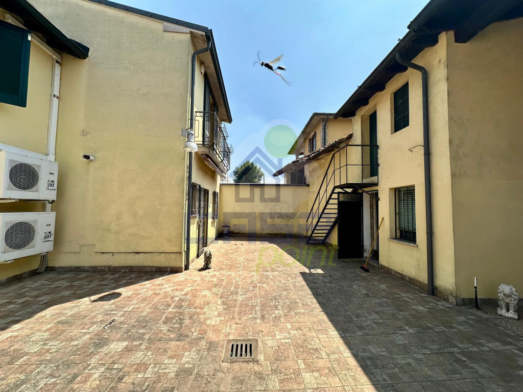 CORTILE2.jpg