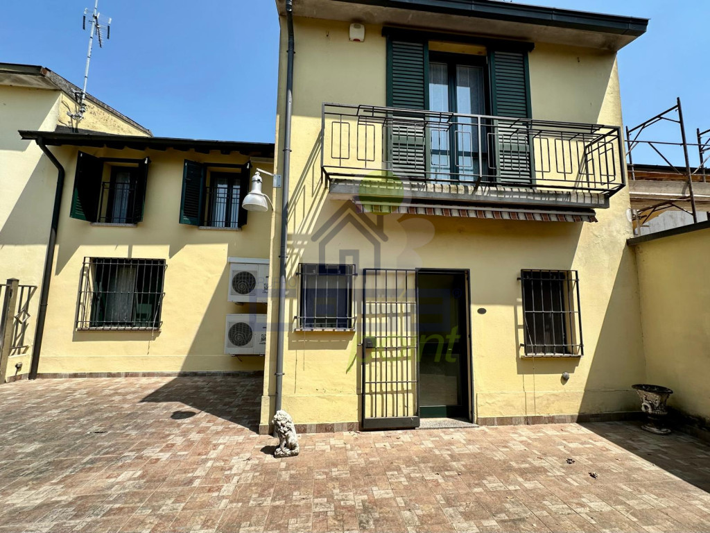 CORTILE3.jpg
