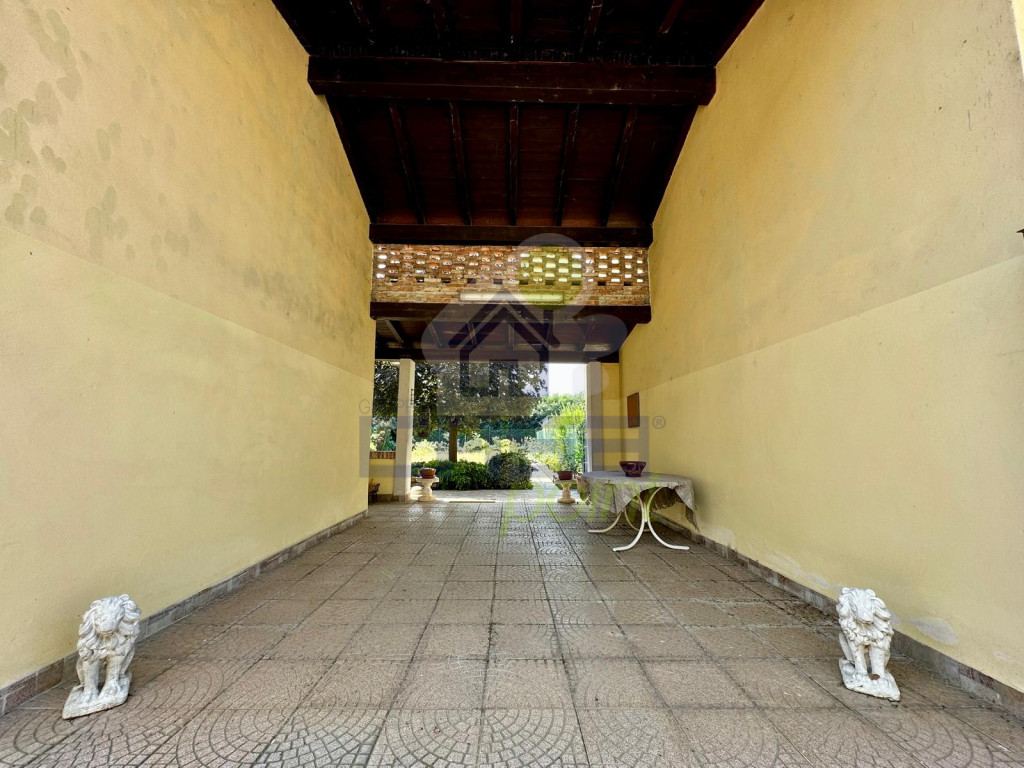 PORTICO.jpg