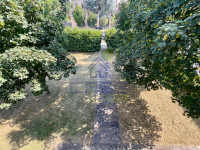 area verde fronte villa