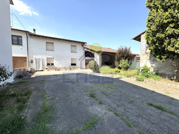CASA INDIPENDENTE CON 3 LETTO, AMPIO SPAZIO ESTERNO E LOCALI ACCESSORI