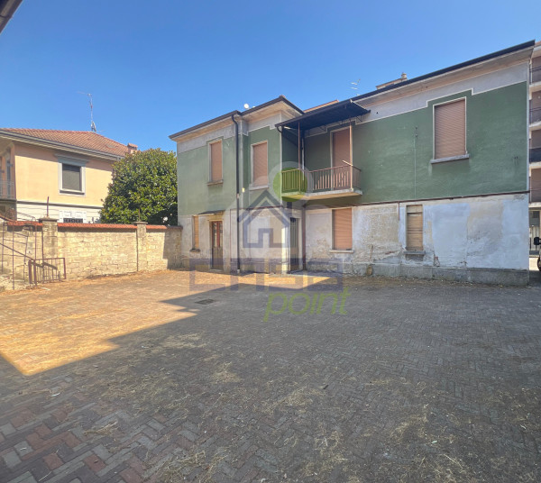 VILLA INDIPENDENTE IN CENTRO PAESE