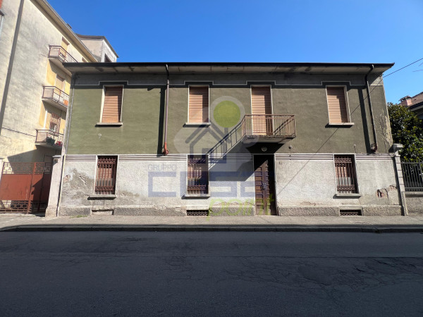 VILLA INDIPENDENTE IN CENTRO PAESE