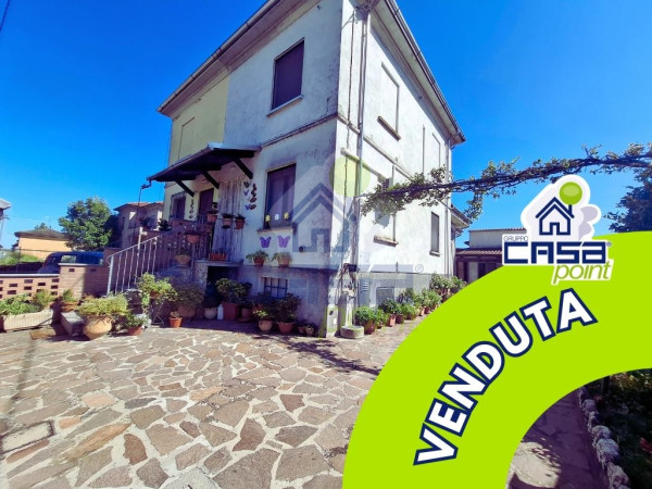 CASA INDIPENDENTE SU TRE LATI CON RUSTICO, ORTO E CORTILE