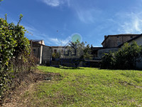 CASA INDIPENDENTE CON CORTILE PRIVATO E AMPIA AREA VERDE