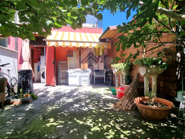APPARTAMENTO ARREDATO con AREA ESTERNA