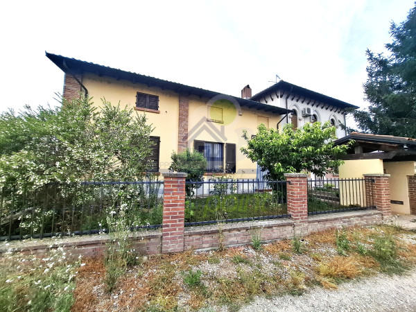 CASA INDIPENDENTE IN APERTA CAMPAGNA CON GRANDE RUSTICO, AREA VERDE PRIVATA E TERRENO AGRICOLO
