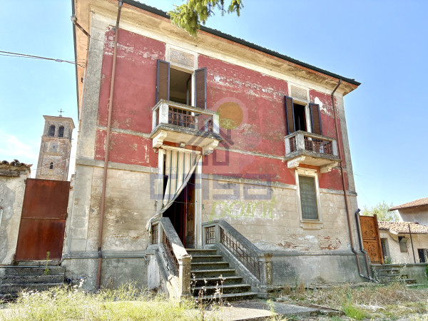 CASA SIGNORILE INDIPENDENTE CON AMPIO GIARDINO E LOCALI ACCESSORI