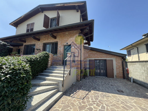 ELEGANTE ED ESCLUSIVA PORZIONE DI BI-VILLA RISTRUTTURATA