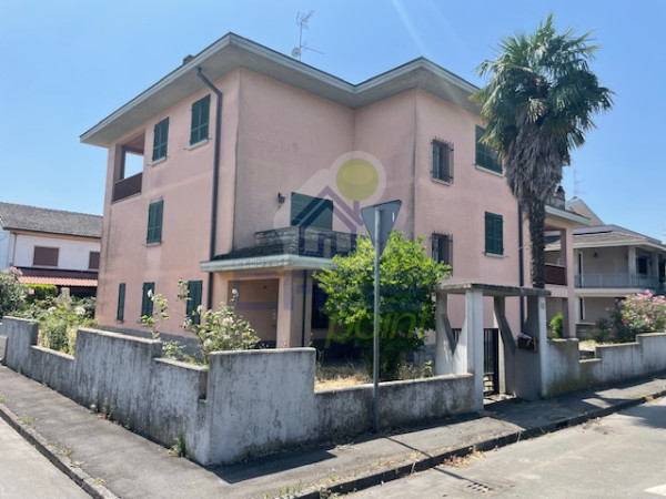 TRILOCALE CON GARAGE, CANTINA E BALCONI IN CASA DI SOLE 3 UNITA'