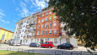 AMABILE E SPAZIOSO TRE LETTO, CON BALCONI, AUTORIMESSA E CANTINA!!!