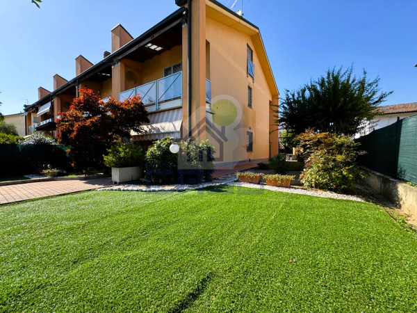 VILLA di TESTA con GIARDINO e BOX
