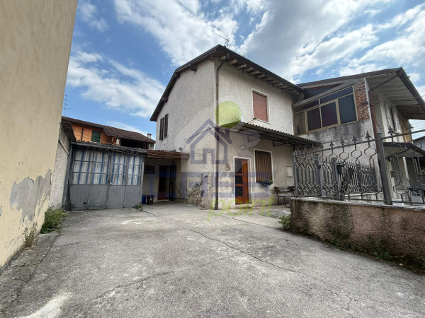 CASA INDIPENDENTE IN CENTRO AL PAESE!
